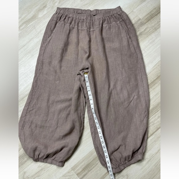 . Match Point Linen Gathered Hem Lagenlook Pant in mocha - Picture 3 of 5